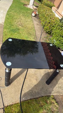 Free glass table