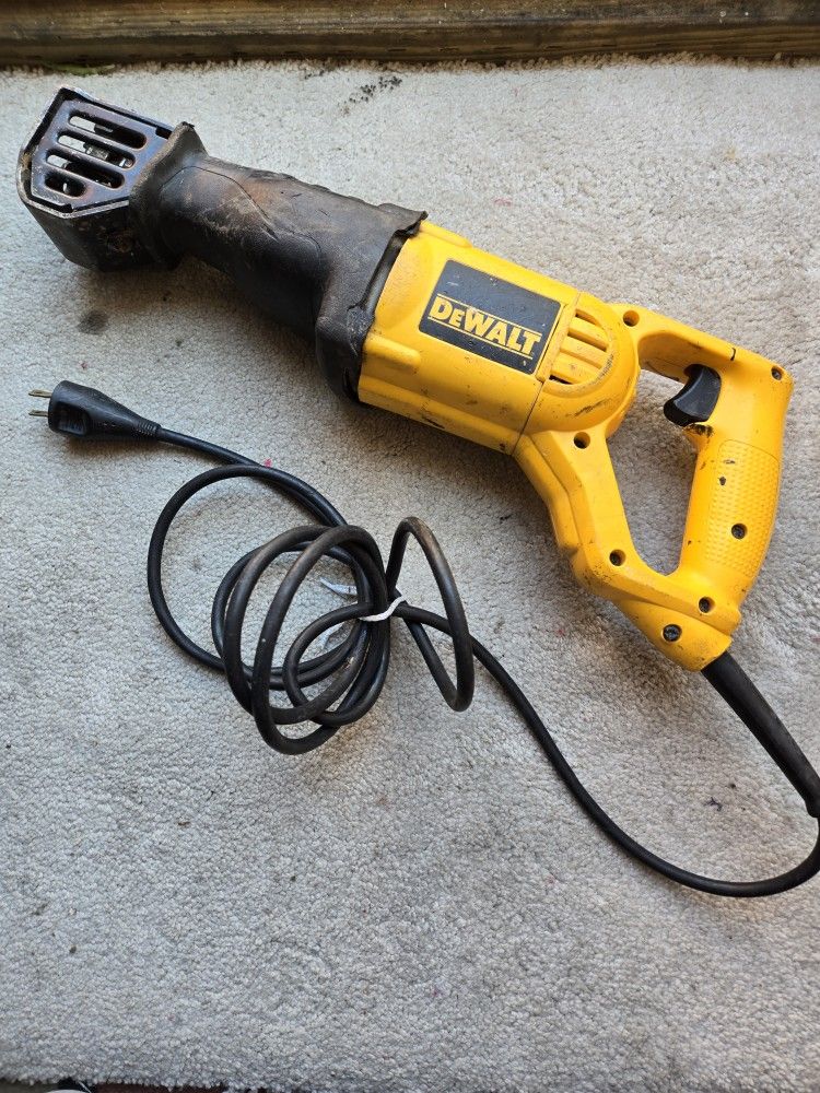 Dealt Saw Cutter