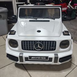 Powerwheels white Mercedes ride on car