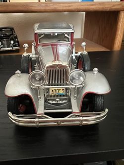 1931 Peerless Master Eight Convertible Coupe 1:18 Die-Cast Model by Signature Models