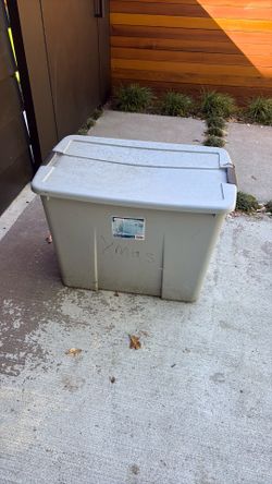Free Sterlite 34 Gallon Container (Read Description)