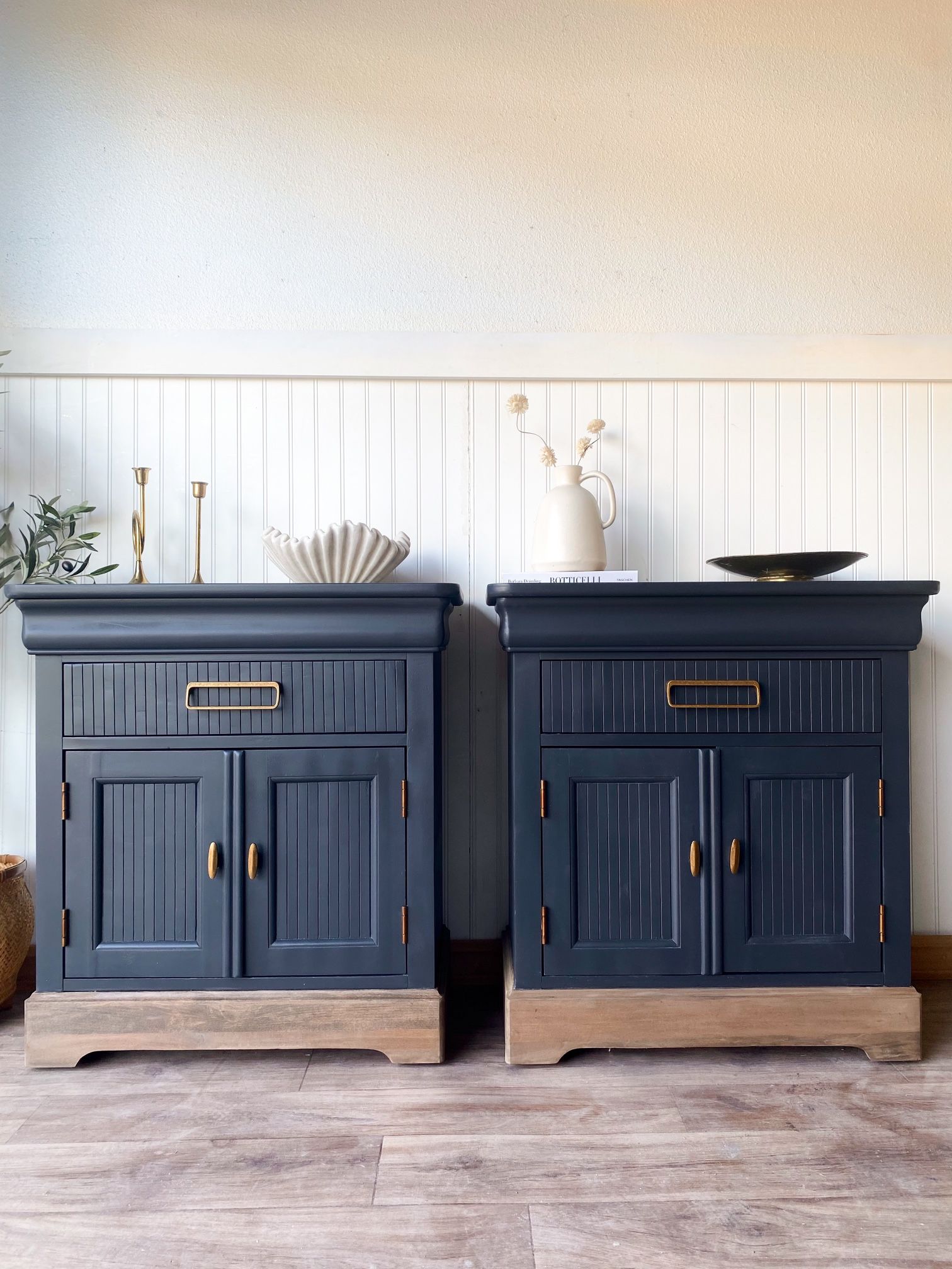Gorgeous Two-Toned Charcoal Black Set of Fluted Nightstands/End Tables Bronze Hardware