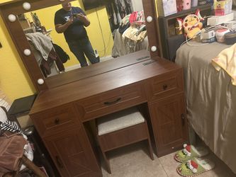 Make Up table