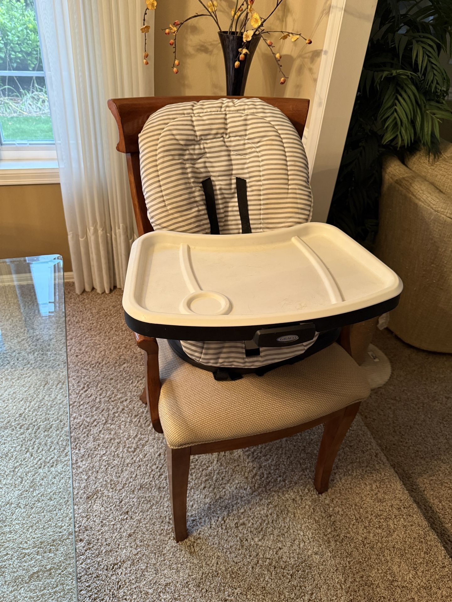 Graco- Feeding Chair and Base