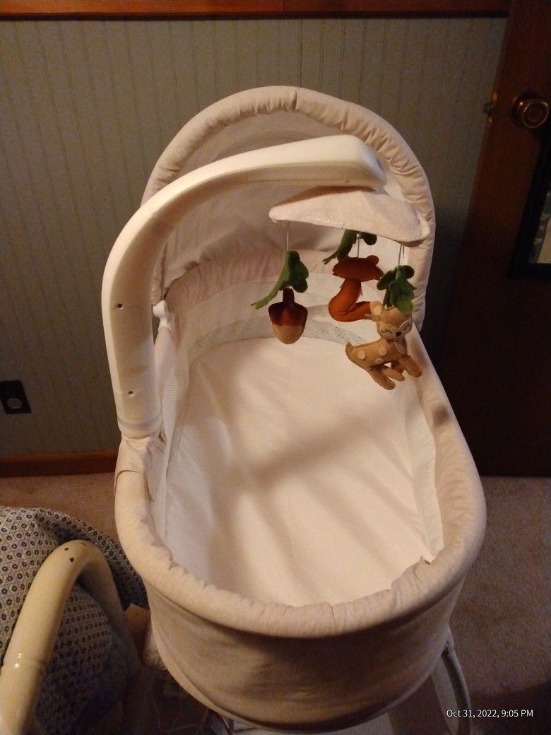 Sweetie Calming Bassinet