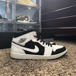 Air Jordan 1 Mid White Black