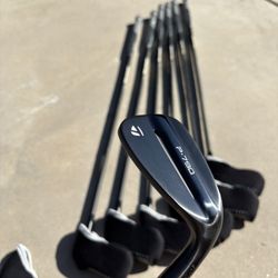 2024 TaylorMade P790 Black Iron Set 4-PW– Dynamic Gold 105 S300