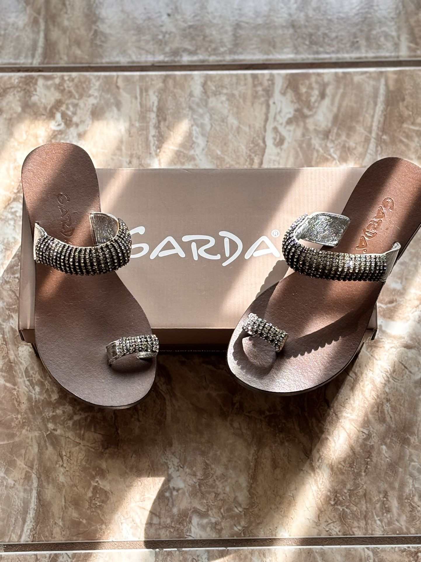 Garda Toe Ring Silver Rhinestones
