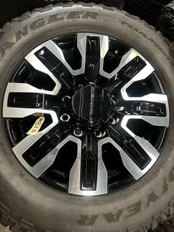 2026 GMC Sierra Ultimate Denali 2500 8 Lug 20 Inch OEM Wheels