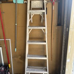 6 Foot Step Ladder – Strong, Reliable, Ready to Use