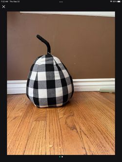 📍30% OFF📍 Buffalo Check Pumpkin 🌟 Weighted Base 🌟 Like New 🍁Great For The Holidays 🍁