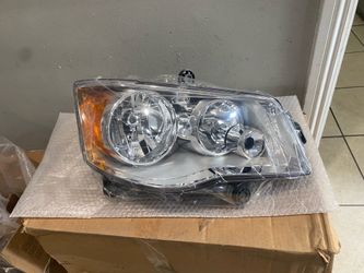 2011-2018 Dodge caravan right headlight