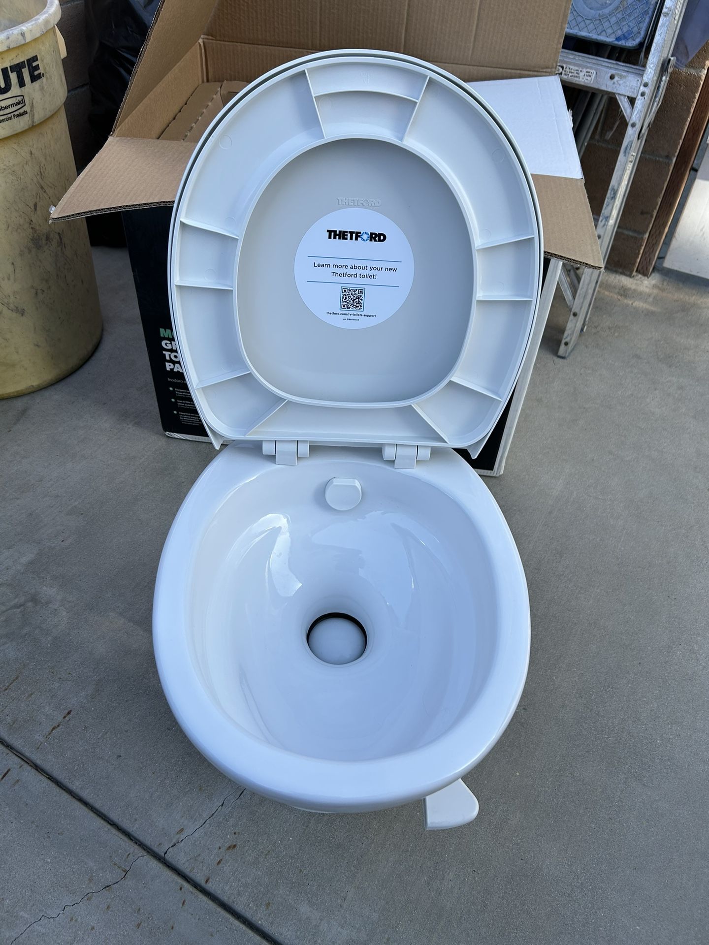 RV toilet
