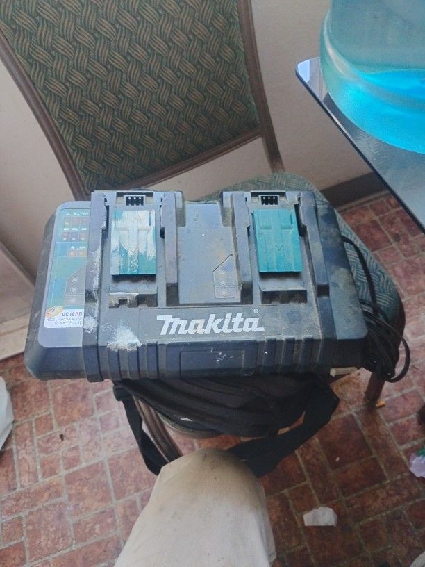 Makita Charger