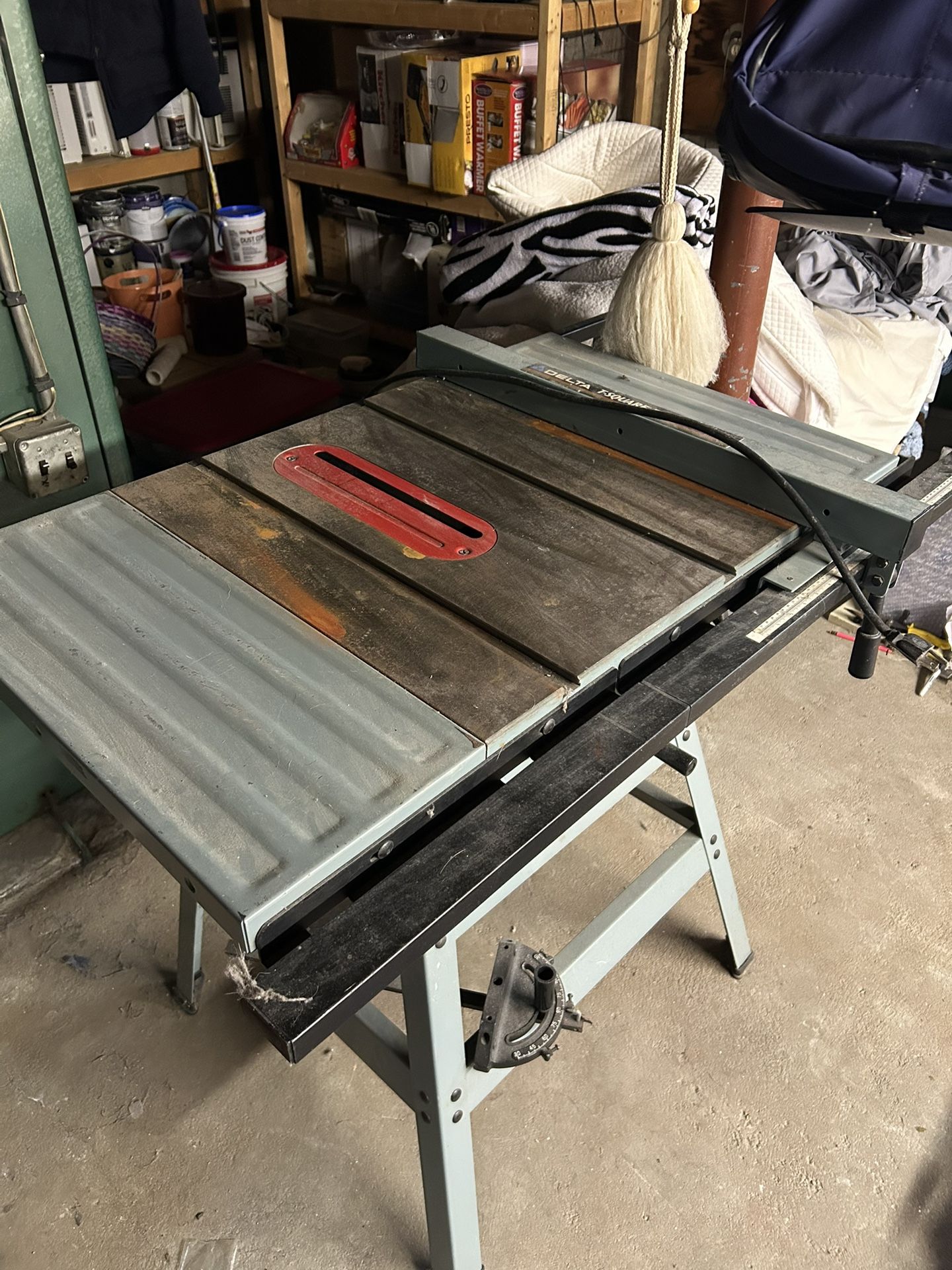Delta 10” Table Saw
