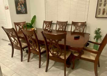 Macy’s Elegant Traditional Dining Set – 8 Chairs & 2 Leaves
