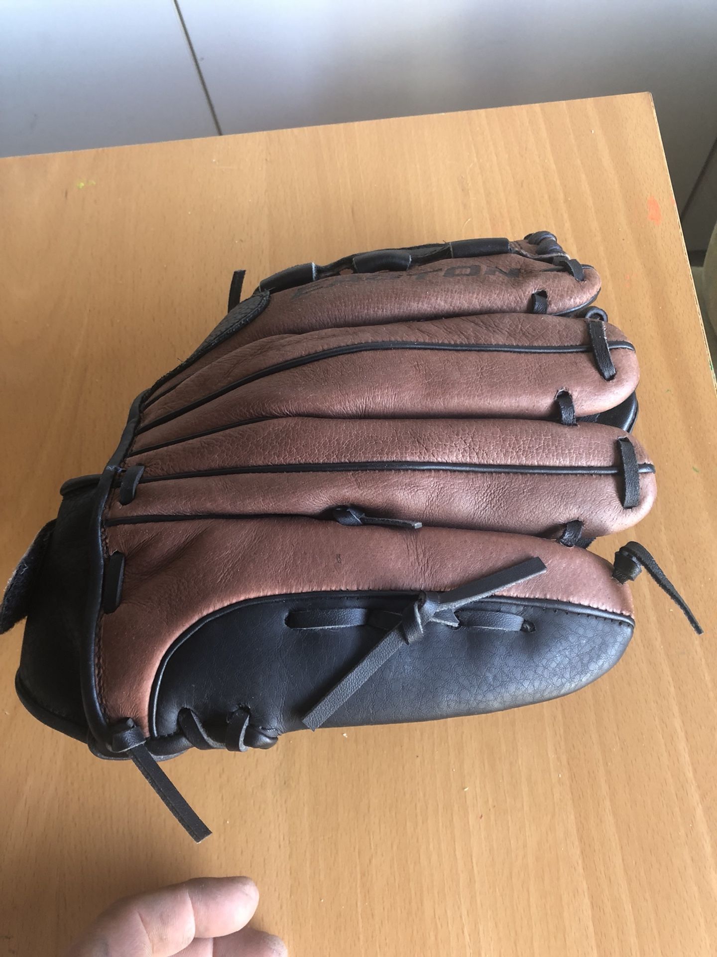 Youth left handed baseball/softball glove