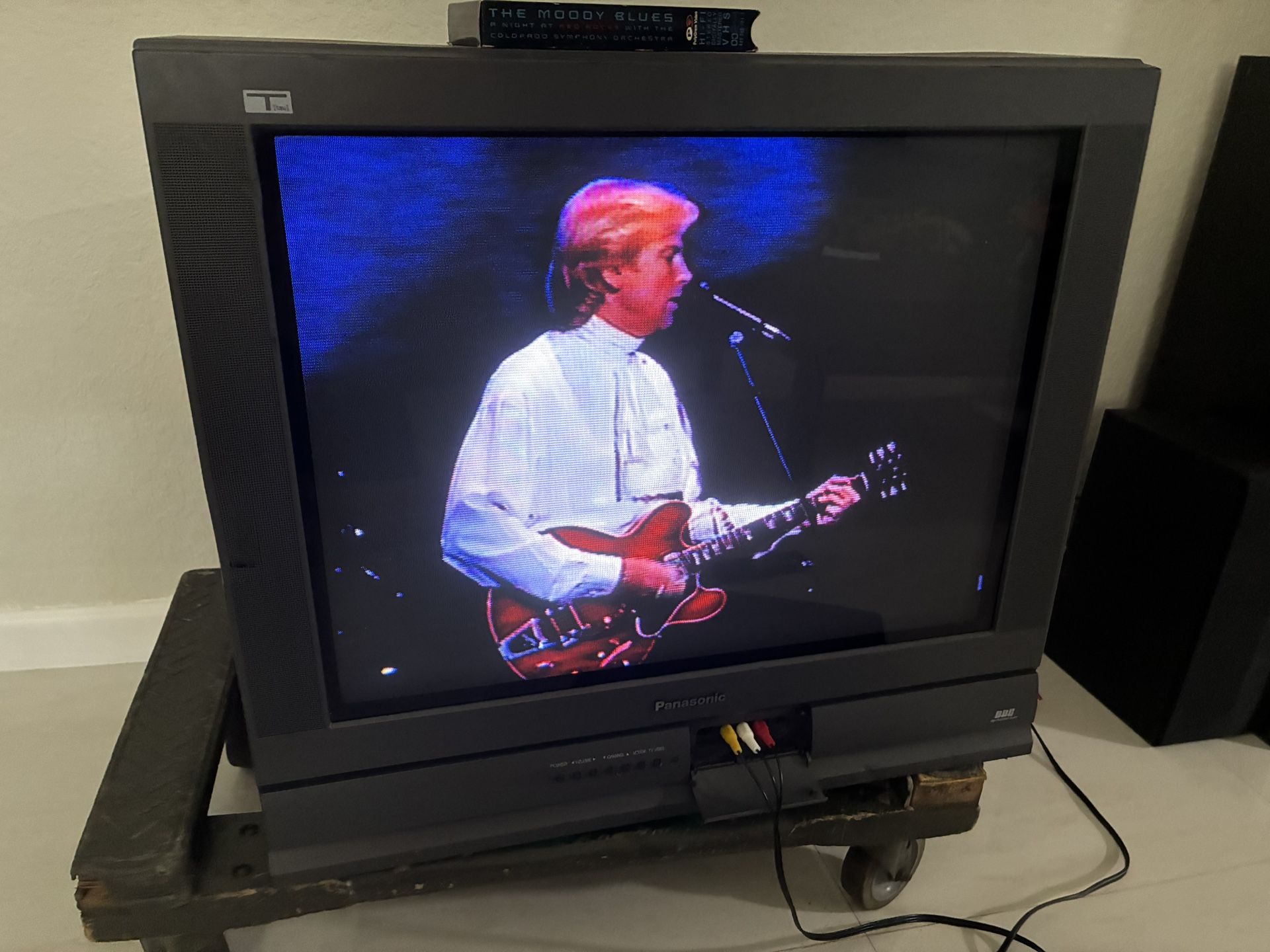 Panasonic CRT Video Game TV 27” Works ! 