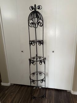 Vintage style Ornate Wrought Iron 4-Tier Plant Stand / Display Shelf.