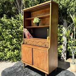 Mid Century Modern MCM Vintage Bassett Walnut Wood Cabinet Hutch Shelf