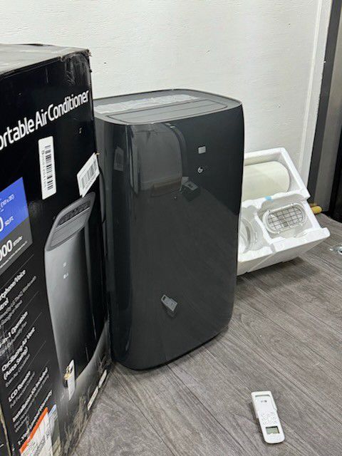 LG8,000 BTU Portable Air Conditioner LP0821GSSM Cools 350 Sq. Ft. with Dehumidifier and Wi-Fi in Gray