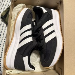 Adidas Run 70s 2.0 Kids Sz 4