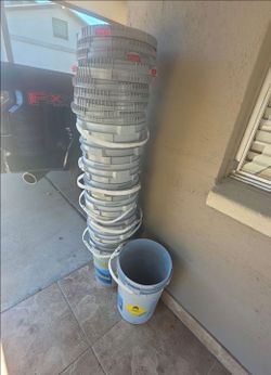 10 buckets with lids chemical resistant