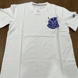 Moncler T-SHIRT NEW!! (SIZE M) 100% Authentic 
