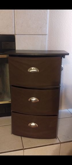 3 drawer dresser $20