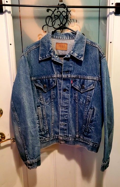 Levi Vintage Jean Jacket..Size Xl Womens..Great Condition!
