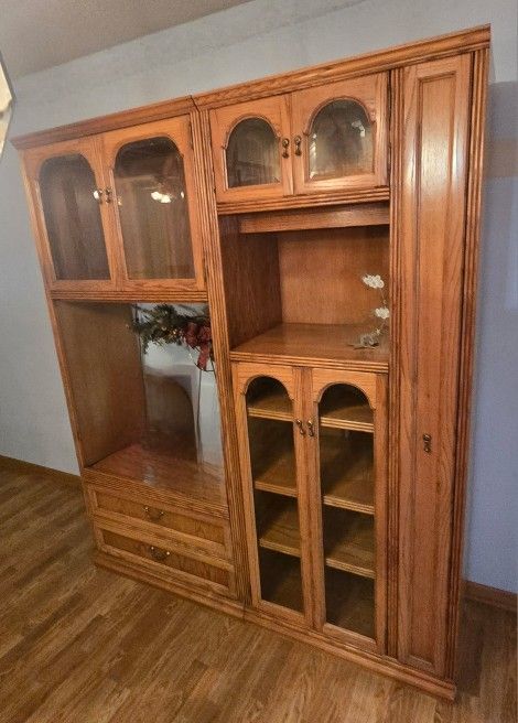Curio Cabinet/hutch/entertainment Center