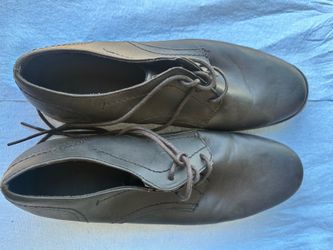Men’s size 13 dress shoes