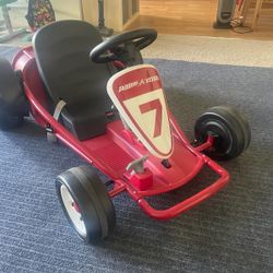 Radio Flyer 941Hz Battery Powered Adjustable Racing Go Cart 