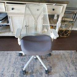 White Sayl Office Desk Chair by Herman Miller Loaded arms & Lumbar Grey Fabric