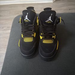 Jordan 4 yellow thunder