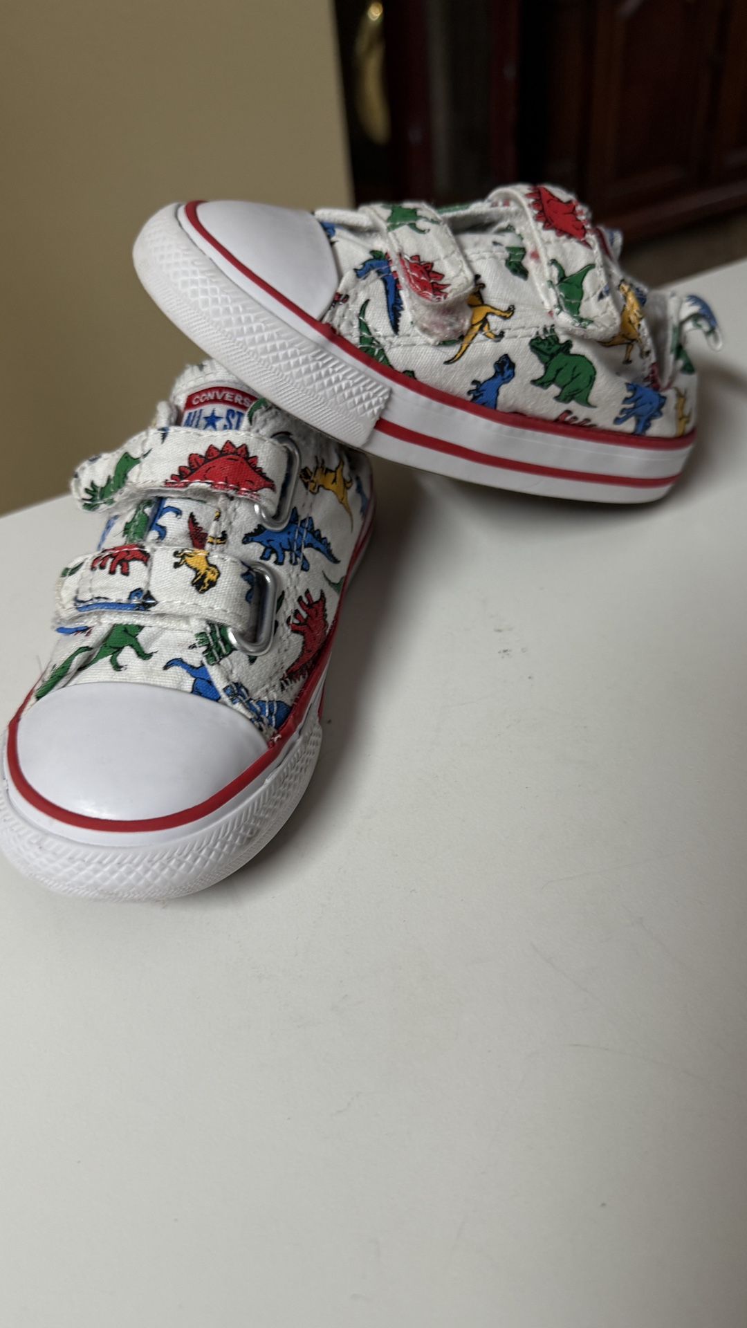 Converse Chuck Taylor All Star 2V White Dinoverse Sneaker Toddler Sz 8