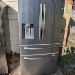 Samsung Refrigerator (Delivery Available)