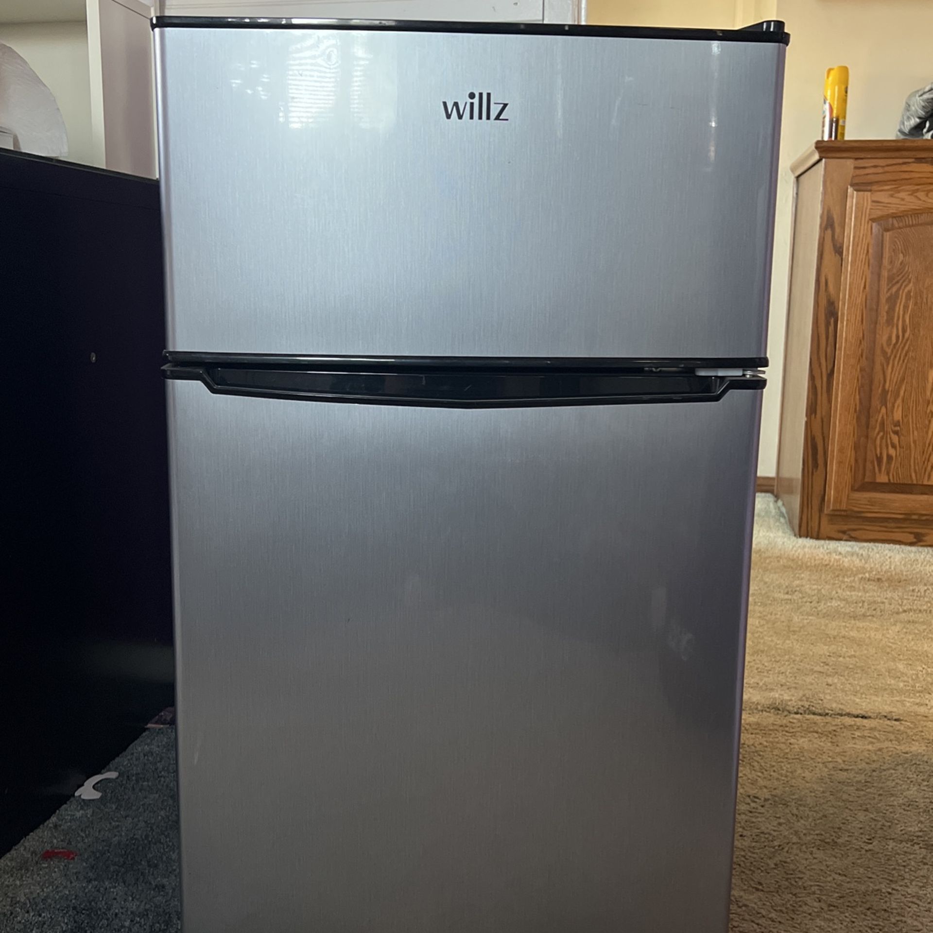 Willz Mini Fridge for Sale in Westminster, CA OfferUp