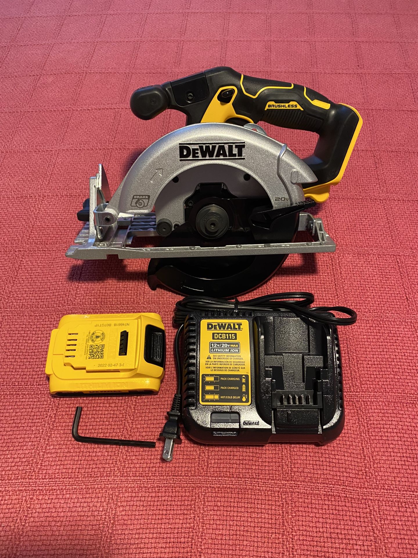 DEWALT CIRCULAR SAW KIT Battery CHARGER