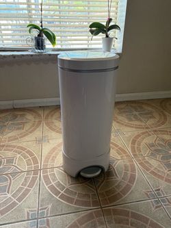 Munchkin Diaper Pail