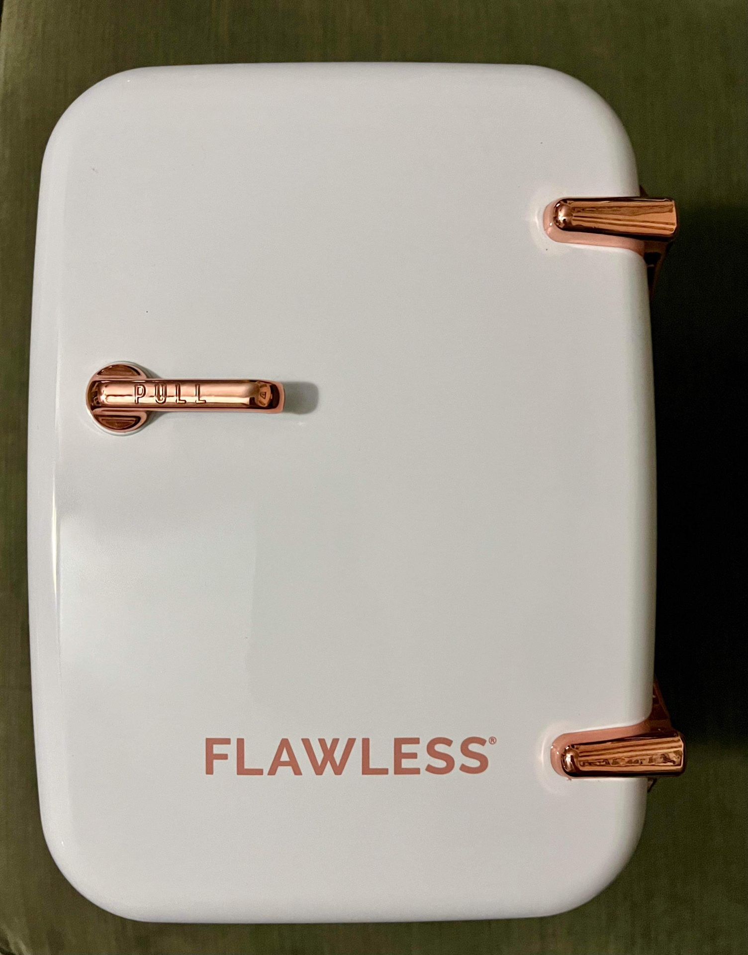 Finishing Touch Flawless Mini Beauty Fridge