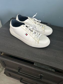 Tommy hilfiger shoes size 10.5