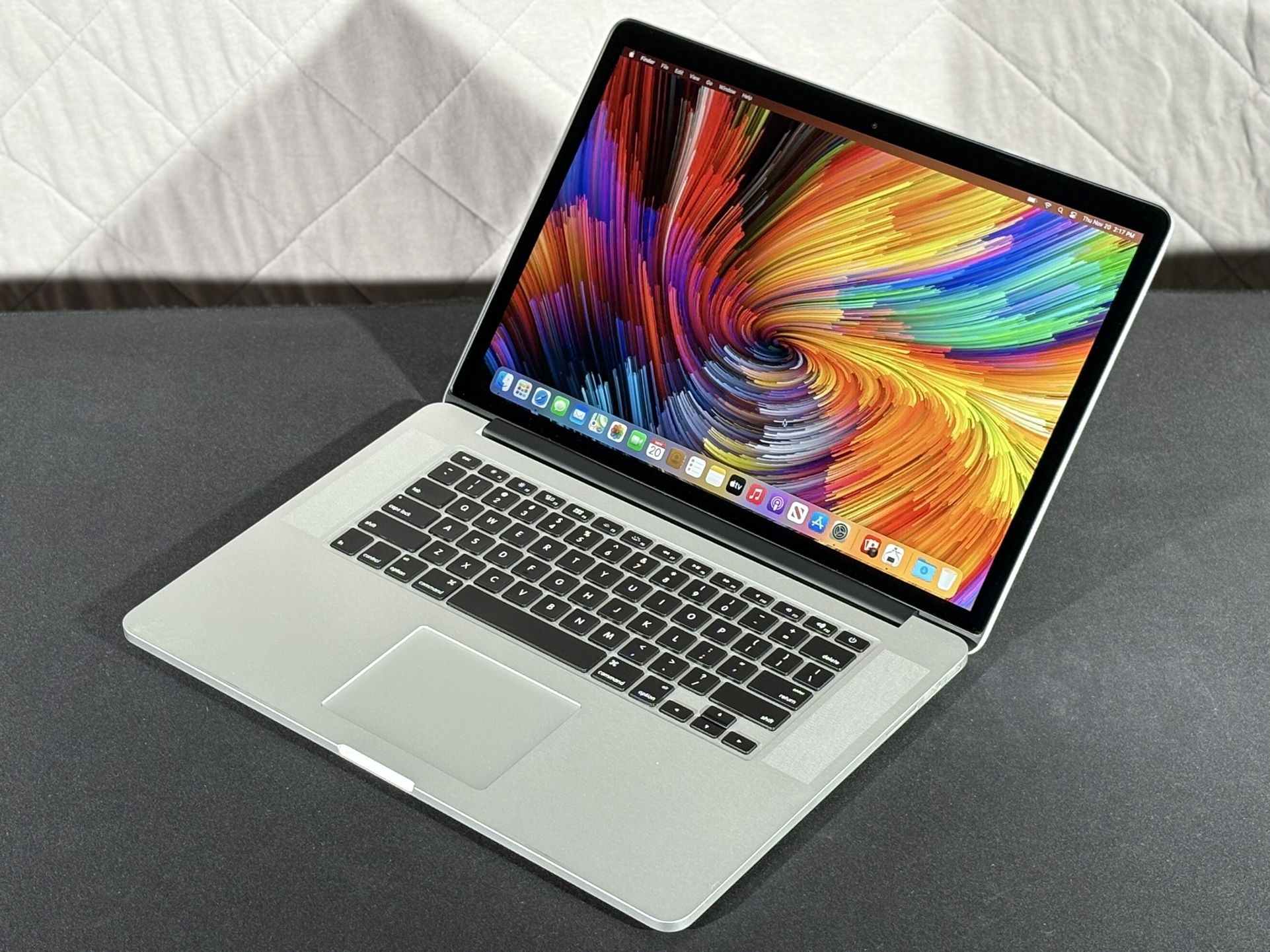 2015 MacBook PRO - (4CORE i7) 512gb SSD