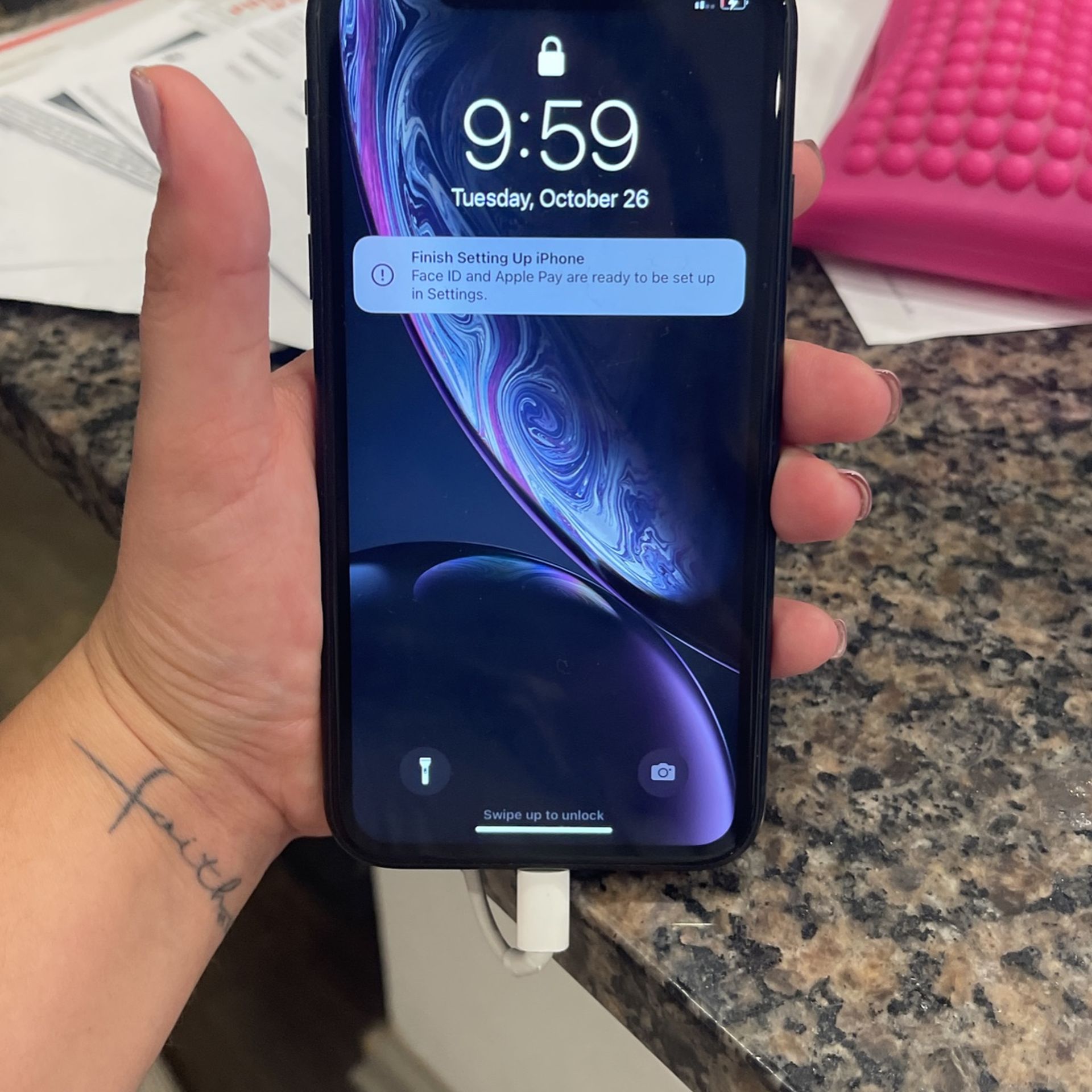 iPhone XR 64GB UNLOCKED