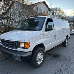 2007 Ford E-250.    V8 5.4 Titan 