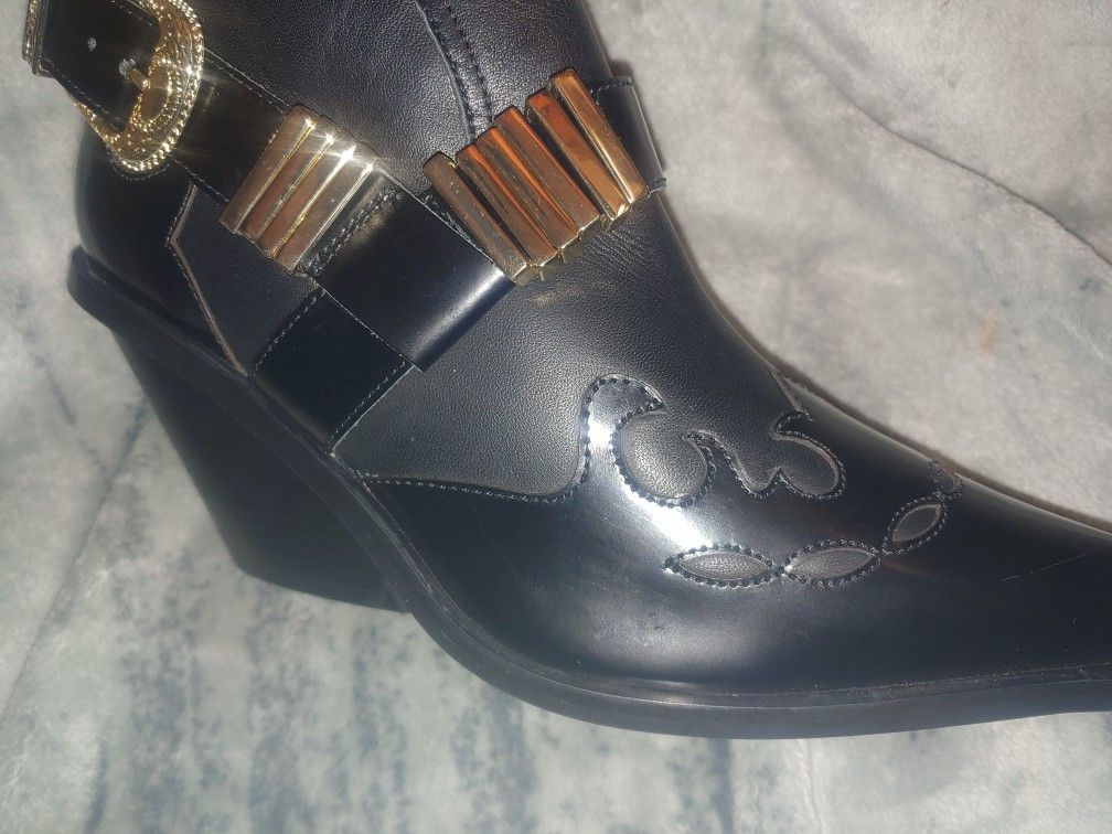 Black Patent Leather & Buckle Boots Wmn Size 6