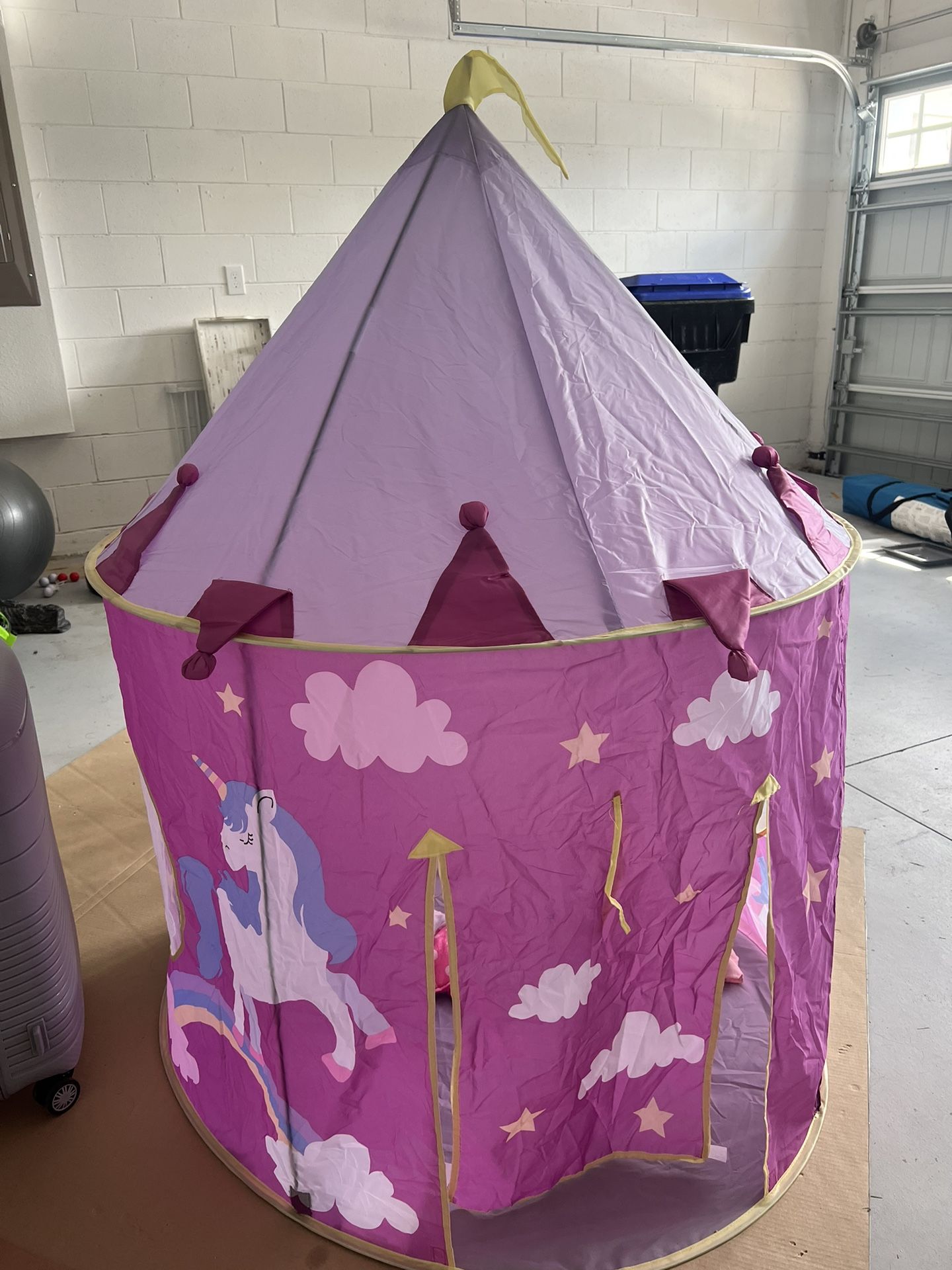 Girls Tent, Castle