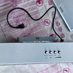 Brand New Whirlpool Hood Fan – 30" Convertible Under Cabinet Hood FIT System, 3 Speed, LED Lighting - Stainless Steel - Never Used (New Build Take-Out