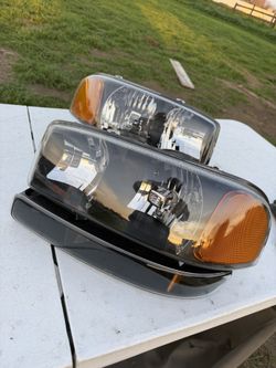 Gmc Sierra Yukon Headlight 99-06