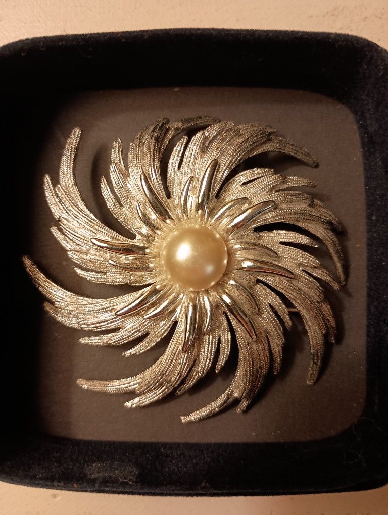 Vintage Sarah Cov. Faux Pearl And Silver Toned Starburst Brooch
